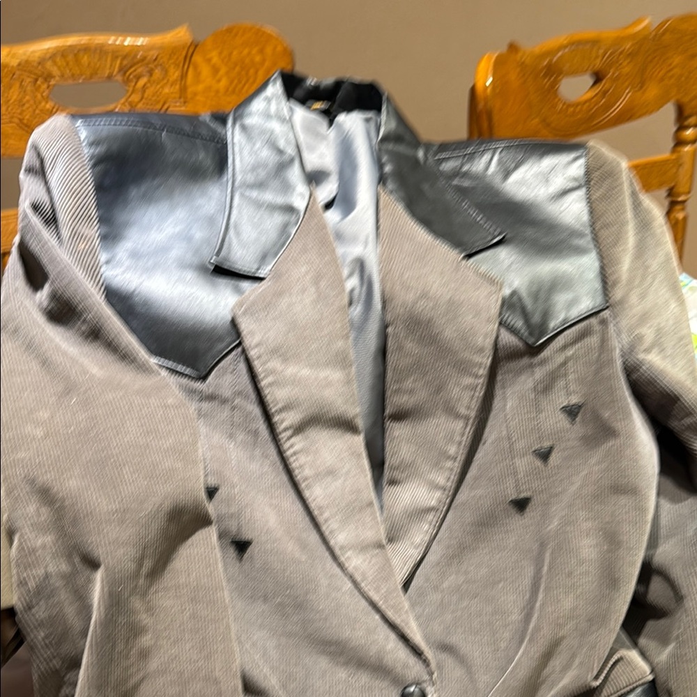 PIONEER Gray Blazer with Black Accents